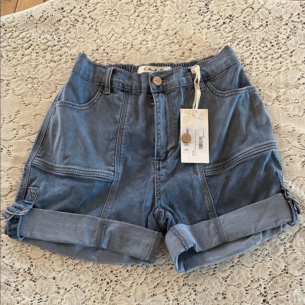 Charlie B Canvas Safari Women's medium wash Cargo Shorts